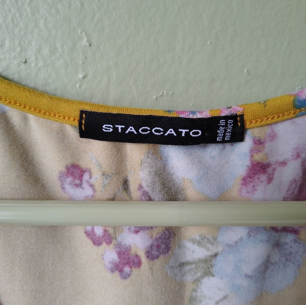☀️5/$25☀️ Staccato Women's Medium Yellow Floral Sleeveless Blouse - Picture 2 of 6